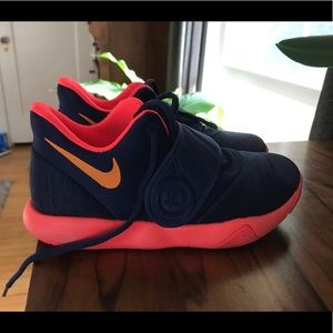 Nike Kyrie Irving Basketball shoes kids size 2